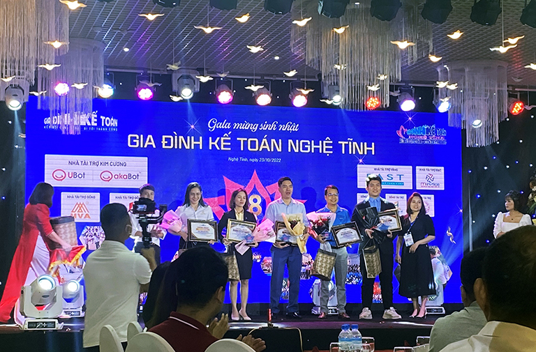 EFY Việt Nam tham dự Gala mừng sinh nhật Gia đình Kế toán Nghệ Tĩnh