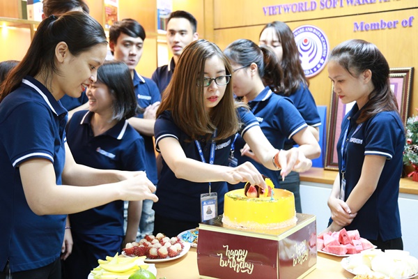 EFY Việt Nam chúc mừng sinh nhật CBNV tháng 10- ảnh 2