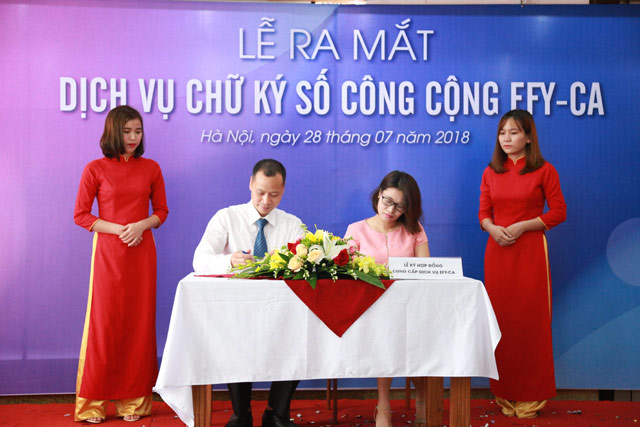 EFY Việt Nam chính thức ký kết hợp đồng cung cấp dịch vụ chứng thực chữ ký số EFY-CA với khách hàng đầu tiên.