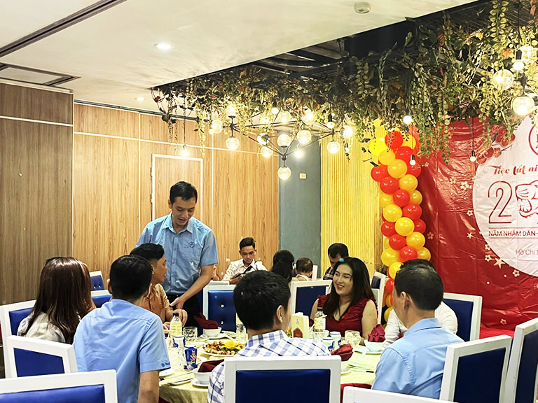Đại diện đại lý, khách hàng thân thiết của EFY Việt Nam tham gia buổi tiệc tất niên