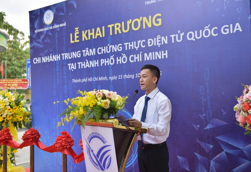 Ãng Ngô Minh Äiá»p â Phụ trách Chi nhánh Trung tâm Chứng thá»±c Äiá»n tá» quá»c gia tại TP. Há» Chà Minh phát biá»u nháºn nhiá»m vụ